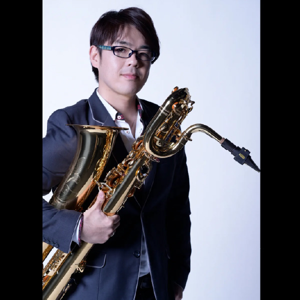 鈴木圭 Kei Suzuki（B.Sax）